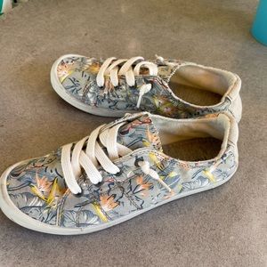 Women’s Maurice’s Casual Tennis Shoes Blue Cream Yellow Safari Theme Size 8 M